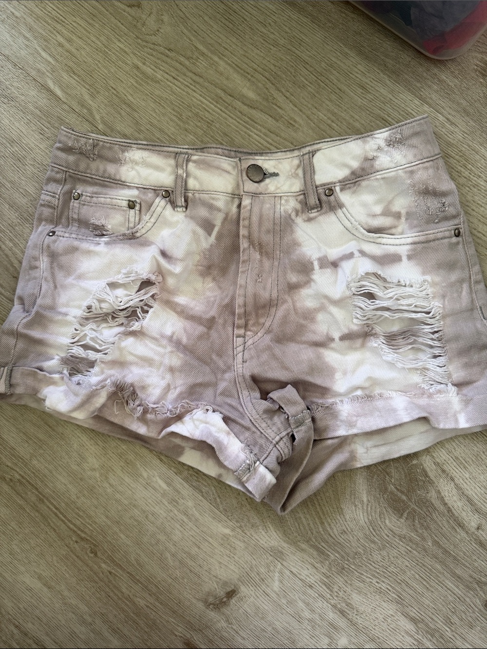 Tie-Dye Distressed Women's Denim Shorts - gray/white